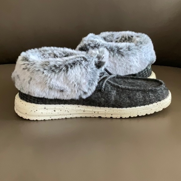 HEYDUDE Women's Britt Canvas Faux-Fur Trim Lace-Up Cold Weather Booties - Picture 6 of 9